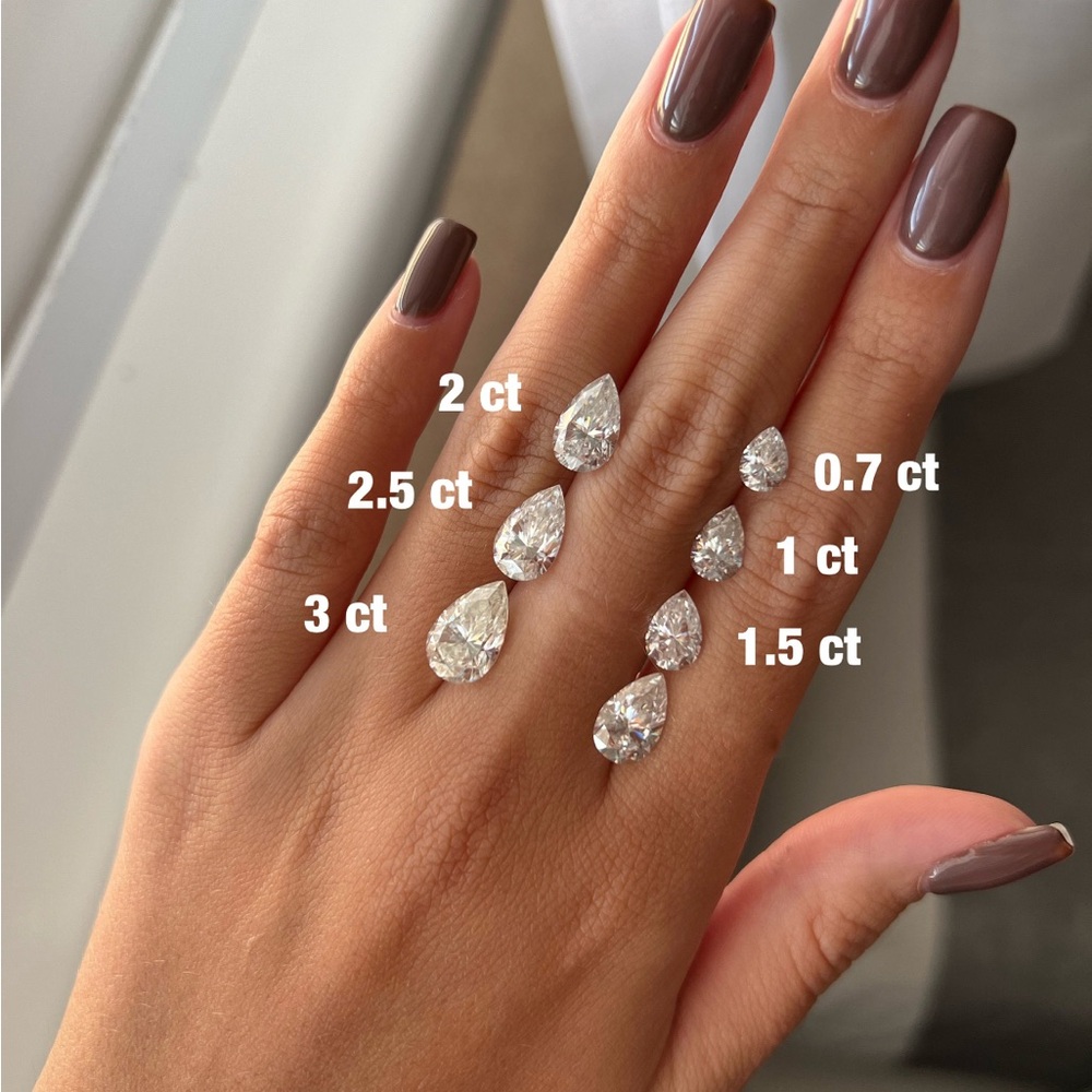 ENGAGEMENT RING - Picture 5 of 7